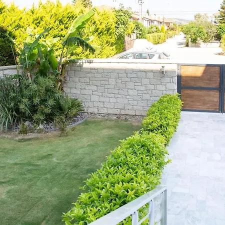 Daire Splendid Flat With Shared Pool And Backyard Close To The Beach In Cesme *