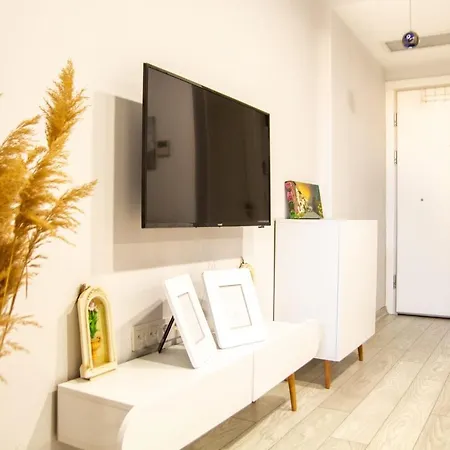 Splendid Flat With Shared Pool And Backyard Close To The Beach In Cesme * Altinyunus