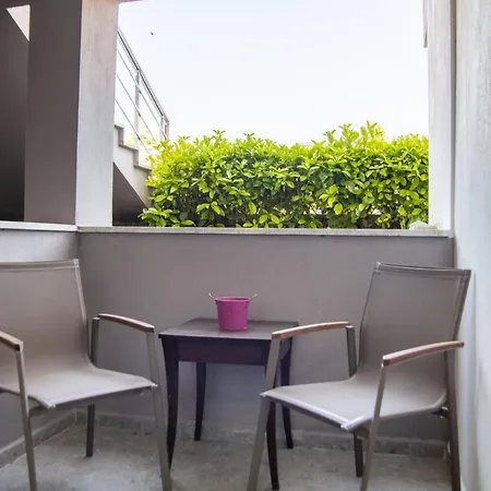 Splendid Flat With Shared Pool And Backyard Close To The Beach In Cesme