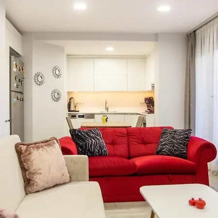 Splendid Flat With Shared Pool And Backyard Close To The Beach In Cesme