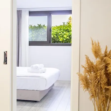 Splendid Flat With Shared Pool And Backyard Close To The Beach In Cesme * Altinyunus