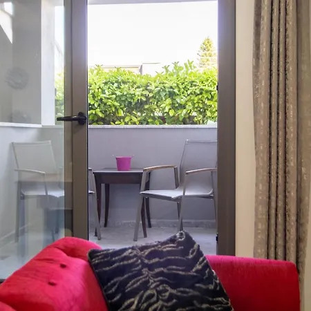 Splendid Flat With Shared Pool And Backyard Close To The Beach In Cesme *