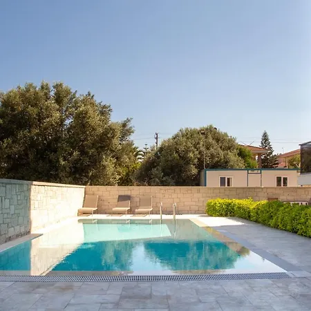 Splendid Flat With Shared Pool And Backyard Close To The Beach In Cesme * Altinyunus